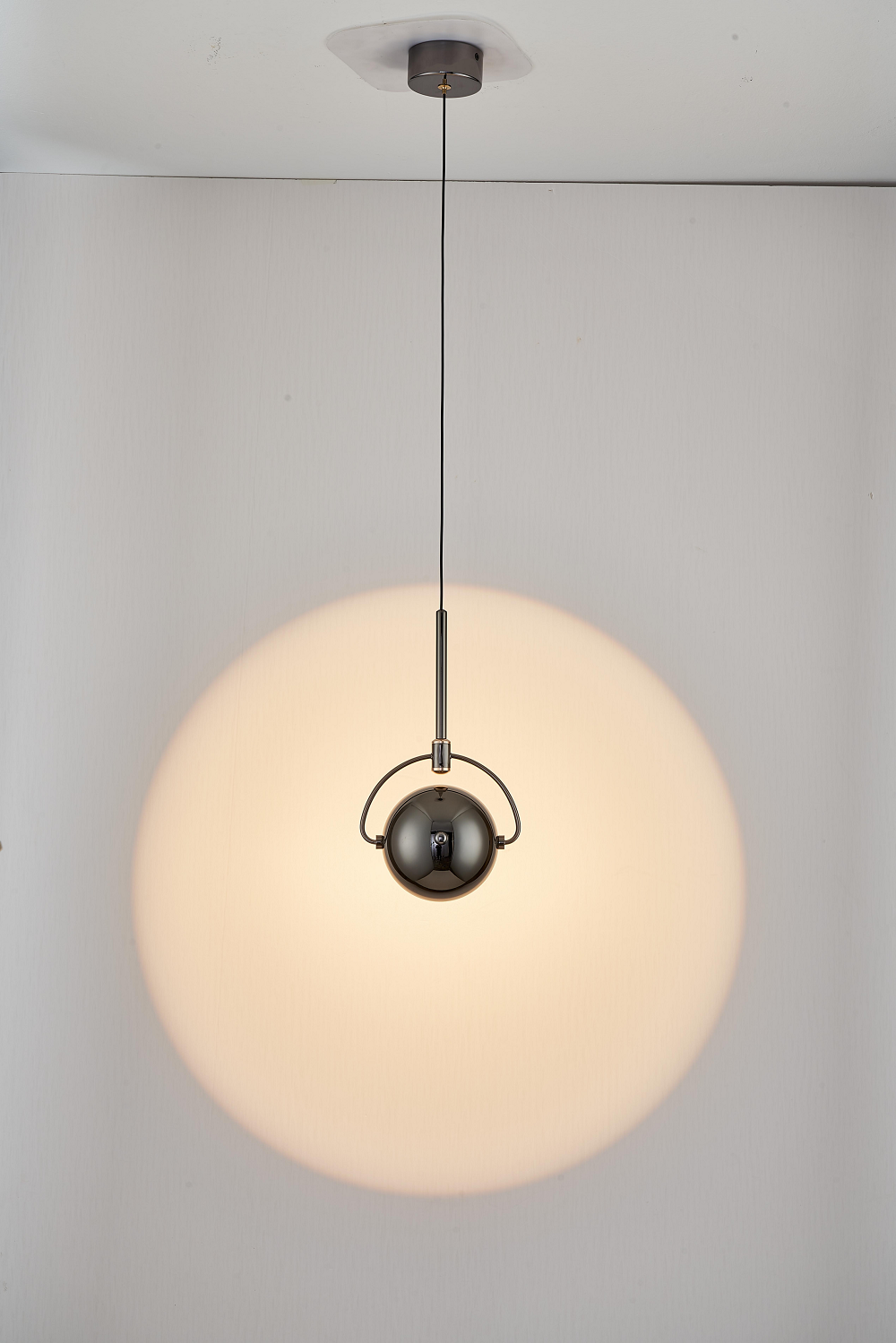 Multi-directional light spot Yuguang monochrome single-head chandelier