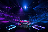 What Are the Characteristics of Colorful Stage Lights?